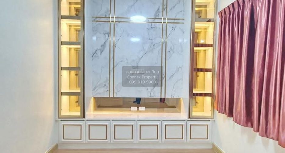 For rent 3 bedrooms townhouse in Bang Khun Thian, Bangkok