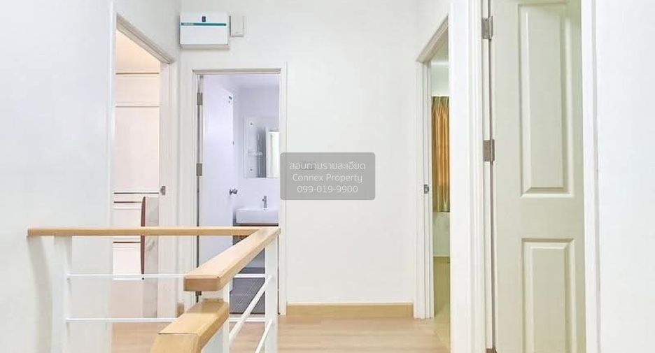For rent 3 bedrooms townhouse in Bang Khun Thian, Bangkok