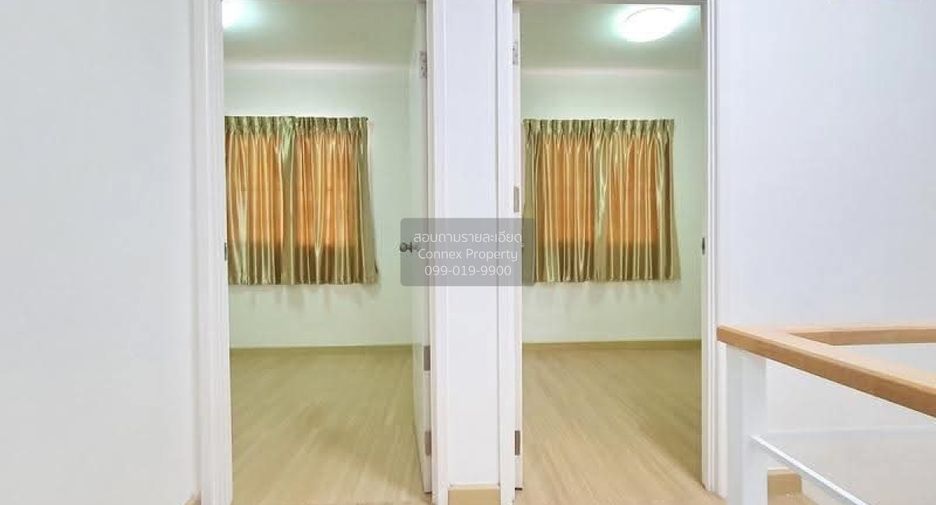 For rent 3 bedrooms townhouse in Bang Khun Thian, Bangkok
