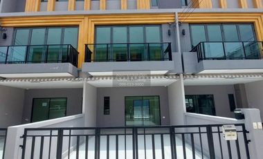 For rent 3 bedrooms townhouse in Prawet, Bangkok