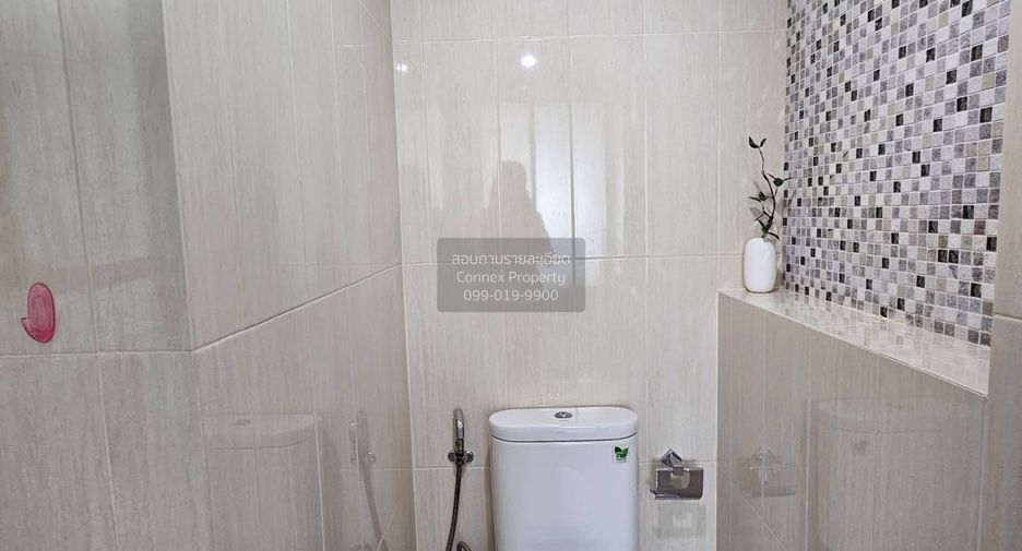 For rent 2 bedrooms condo in Huai Khwang, Bangkok