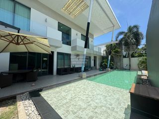 For rent 3 bedrooms villa in Mueang Phuket, Phuket