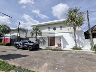 For rent 3 bedrooms villa in Mueang Phuket, Phuket
