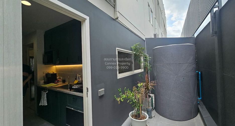 For rent 3 bedrooms townhouse in Saphan Sung, Bangkok