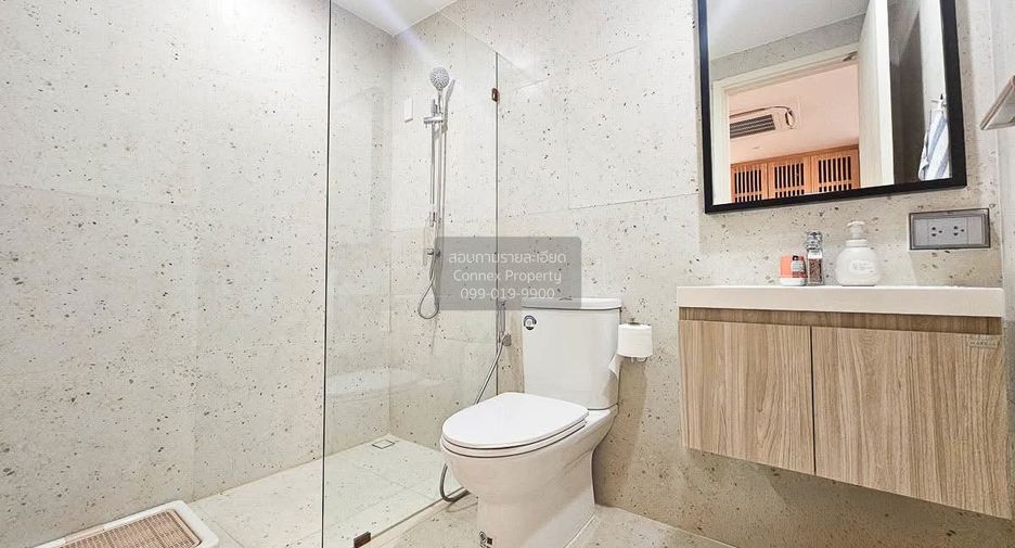 For rent 3 bedrooms townhouse in Saphan Sung, Bangkok