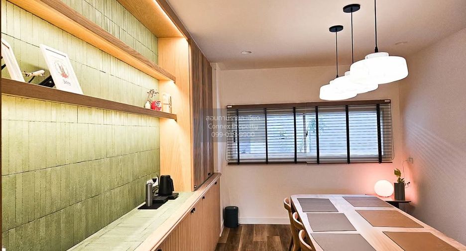 For rent 3 bedrooms townhouse in Saphan Sung, Bangkok