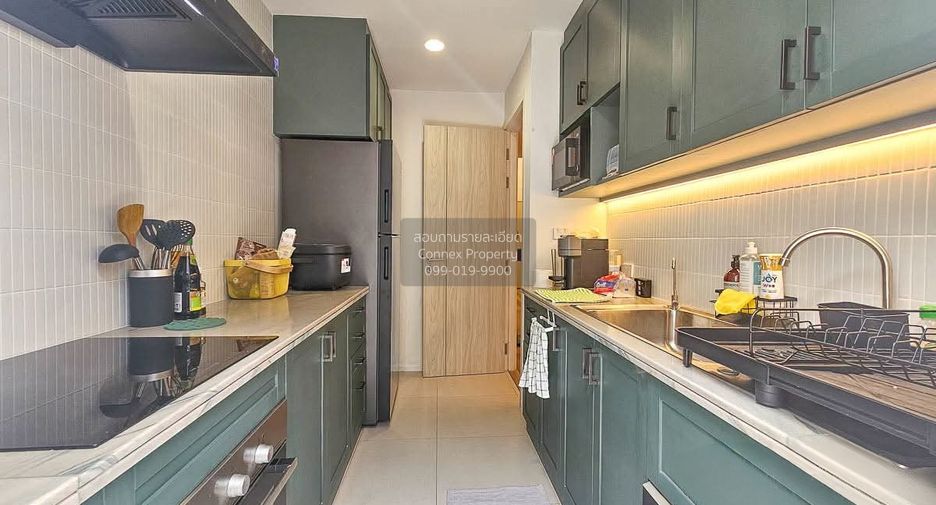 For rent 3 bedrooms townhouse in Saphan Sung, Bangkok
