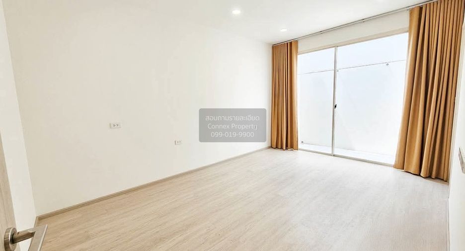 For rent 3 bedrooms townhouse in Saphan Sung, Bangkok