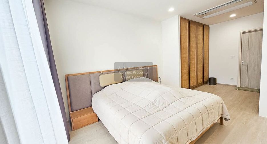 For rent 3 bedrooms townhouse in Saphan Sung, Bangkok