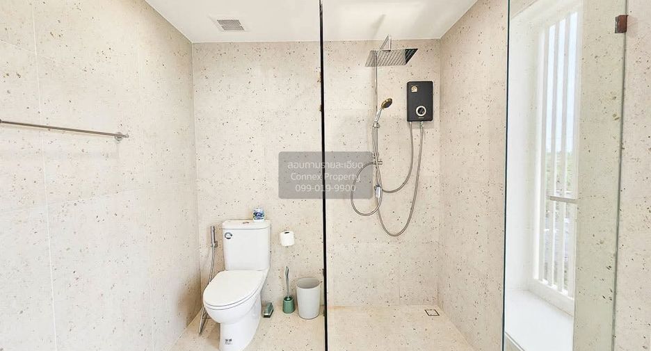 For rent 3 bedrooms townhouse in Saphan Sung, Bangkok