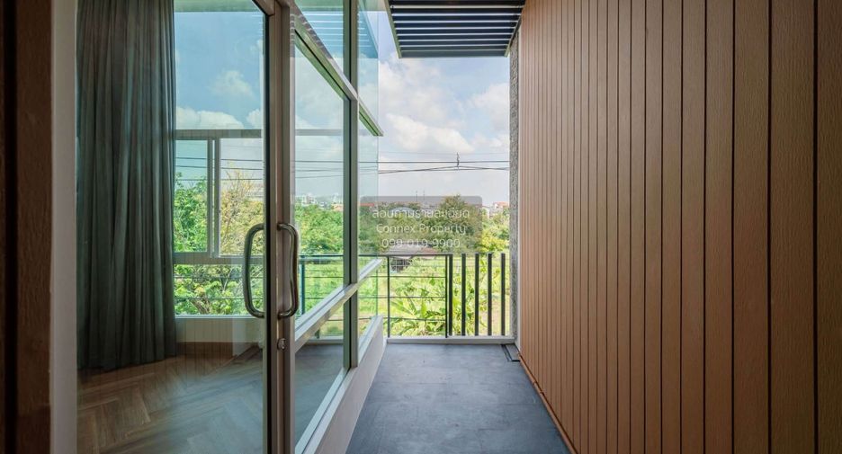 For rent 4 bedrooms townhouse in Lat Phrao, Bangkok