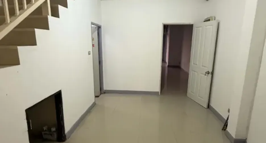 For rent 3 bedrooms townhouse in Saraphi, Chiang Mai