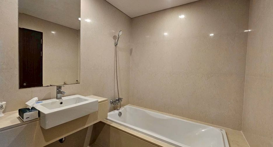 For rent 2 bedrooms condo in Khlong Toei, Bangkok