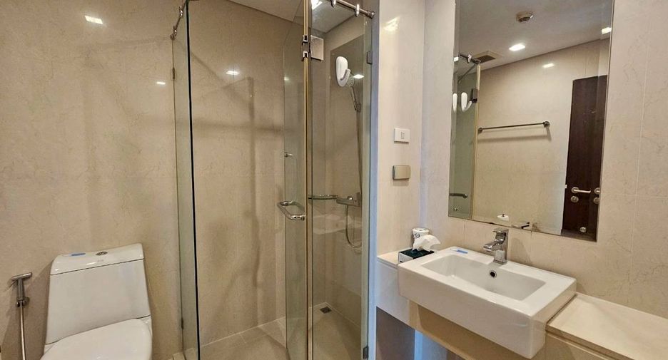 For rent 2 bedrooms condo in Khlong Toei, Bangkok