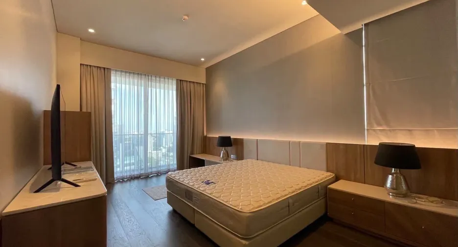 For sale 3 bedrooms condo in Watthana, Bangkok