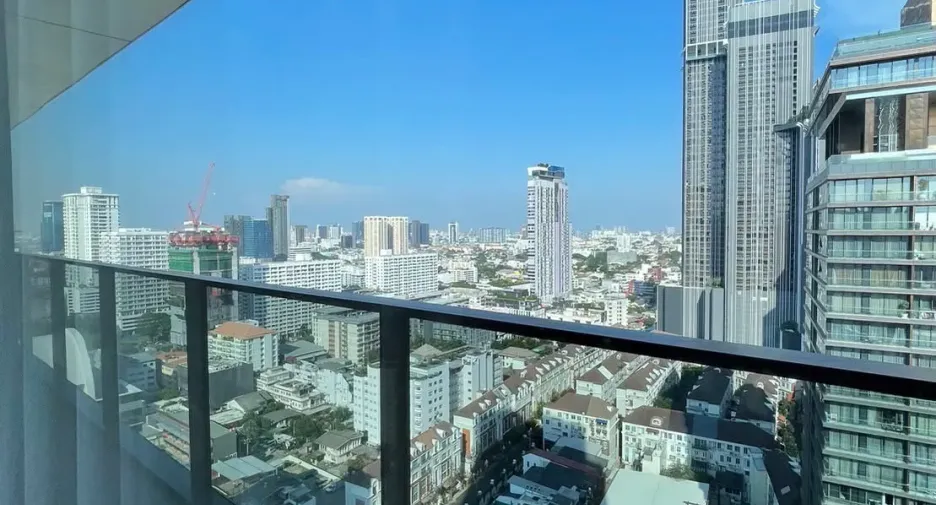 For sale 3 bedrooms condo in Watthana, Bangkok