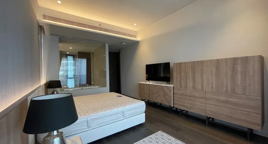 For sale 3 bedrooms condo in Watthana, Bangkok