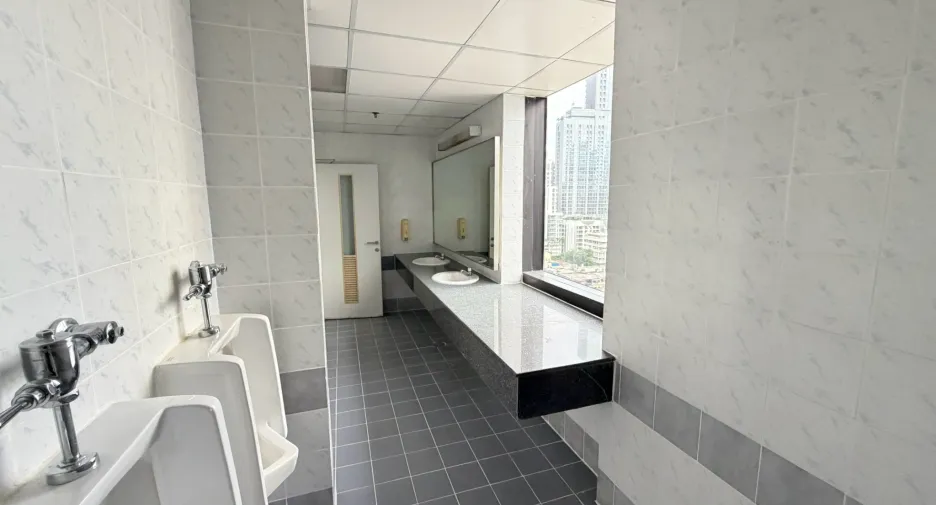 For rent 1 bed office in Watthana, Bangkok
