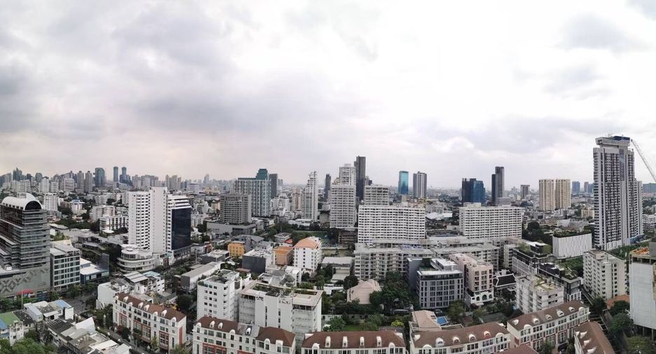 For sale 4 bedrooms condo in Watthana, Bangkok