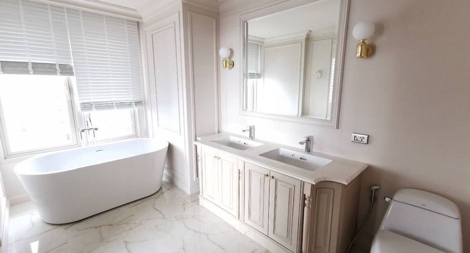 For sale 4 bedrooms condo in Watthana, Bangkok