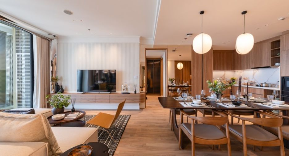 For sale 3 bedrooms condo in Khlong Toei, Bangkok