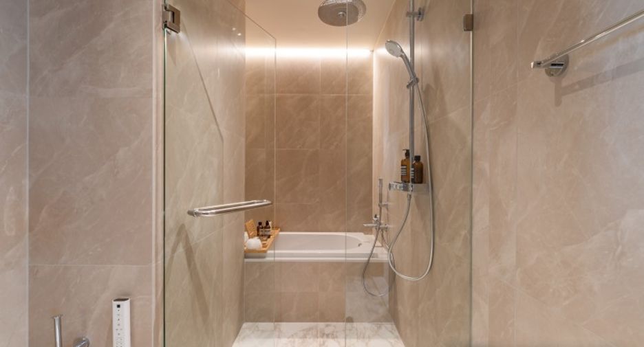 For sale 3 bedrooms condo in Khlong Toei, Bangkok
