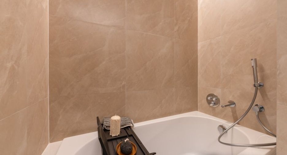 For sale 3 bedrooms condo in Khlong Toei, Bangkok