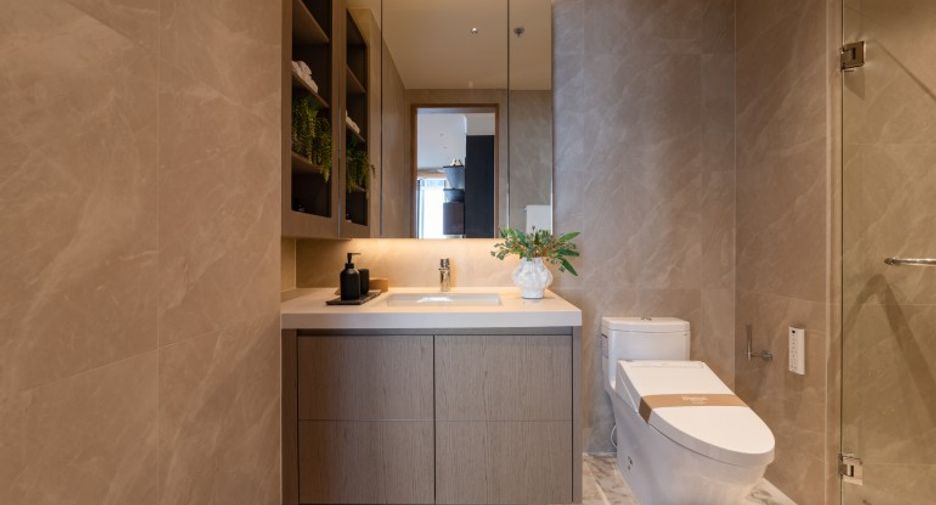 For sale 3 bedrooms condo in Khlong Toei, Bangkok