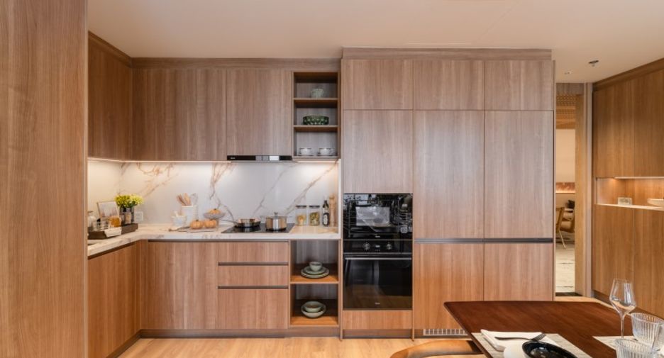 For sale 3 bedrooms condo in Khlong Toei, Bangkok