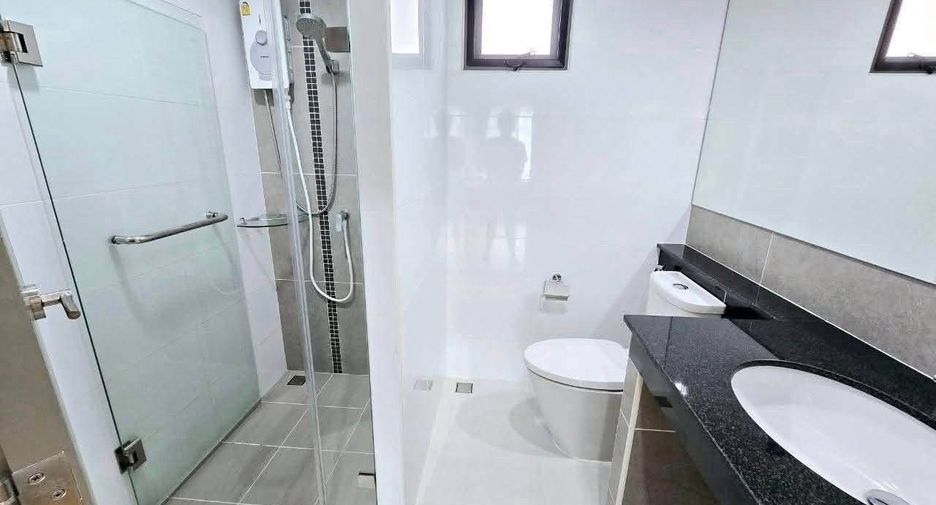 For rent 3 bedrooms house in Saraphi, Chiang Mai