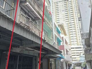 For sale 3 bedrooms retail Space in Khlong Toei, Bangkok