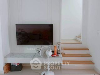 Reihenhaus zur Miete und zum Kauf mit 3 Zimmer in Saphan Sung, Bangkok