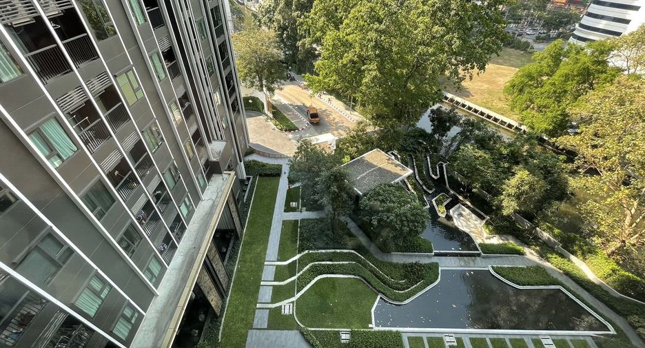 For rent studio condo in Pathum Wan, Bangkok