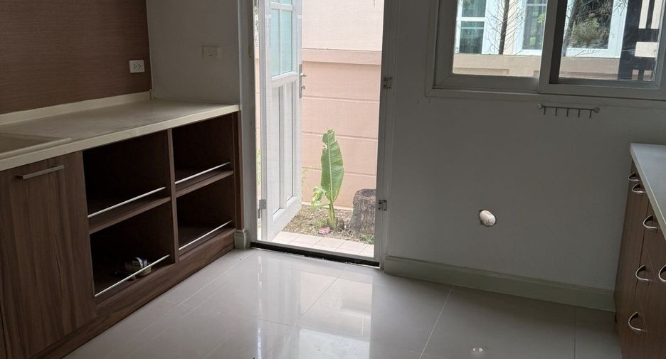 Casa en venta de 3 habitaciones en San Kamphaeng, Chiang Mai