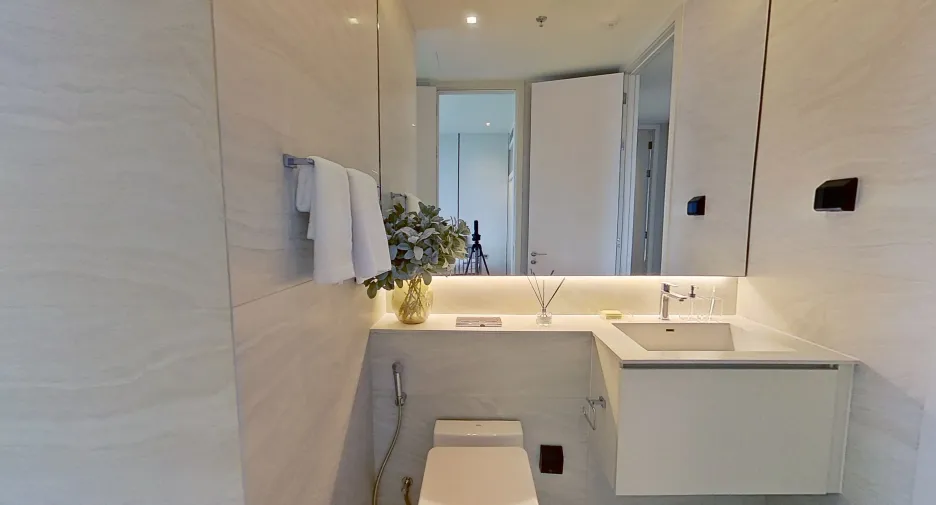 For sale 2 bedrooms condo in Khlong Toei, Bangkok