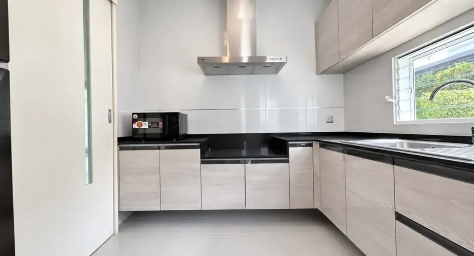 Haus zur Miete mit 4 Zimmer in Mueang Chiang Mai, Chiang Mai