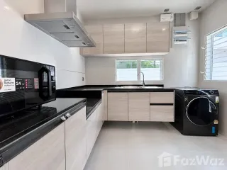 Haus zur Miete mit 4 Zimmer in Mueang Chiang Mai, Chiang Mai