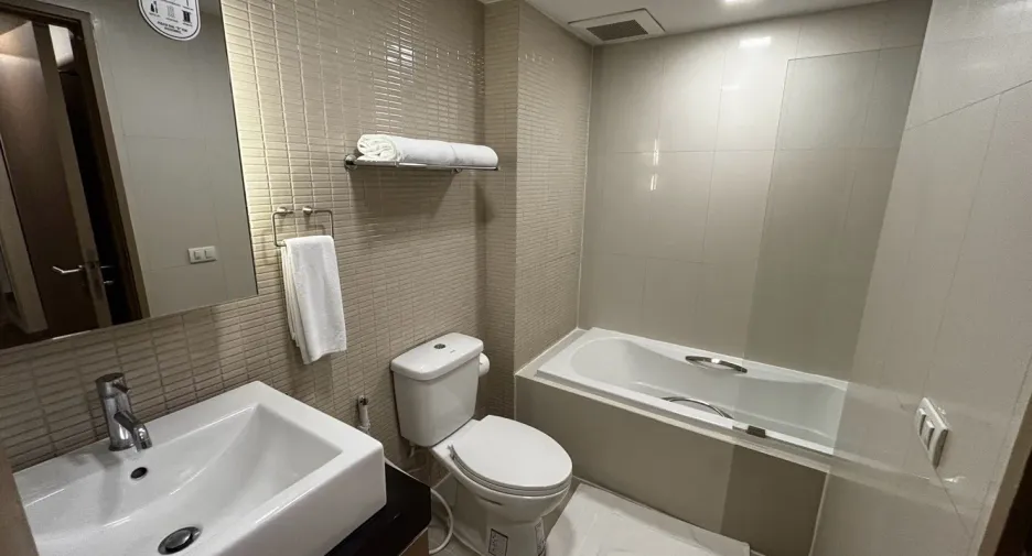 For rent 2 bedrooms apartment in Khlong Toei, Bangkok