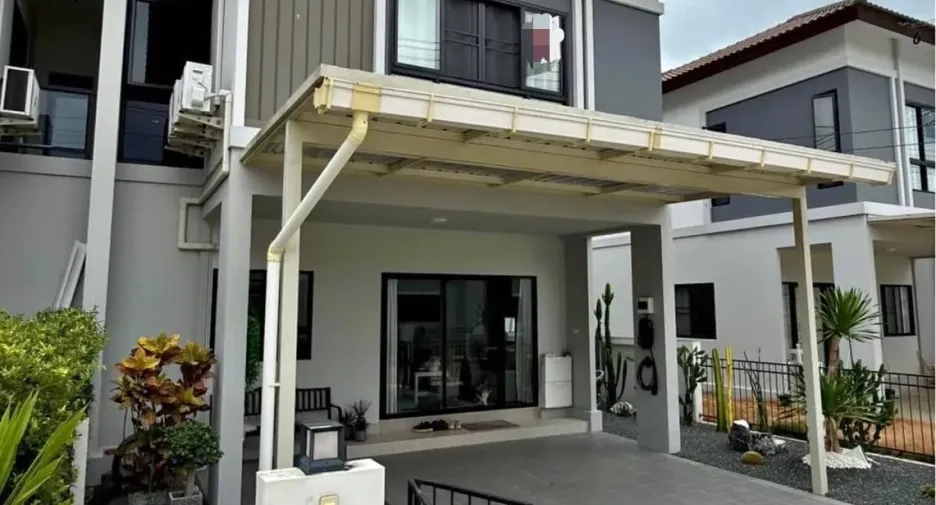 Casa en venta de 4 habitaciones en Saraphi, Chiang Mai