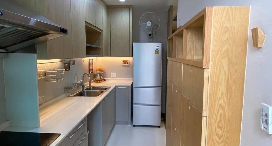 For rent 2 bedrooms condo in Watthana, Bangkok