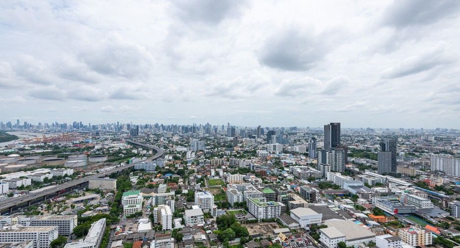 For sale 3 ベッドルーム condo in Bang Na, Bangkok