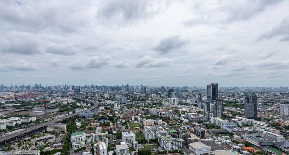 For sale 3 ベッドルーム condo in Bang Na, Bangkok