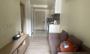 Condo en alquiler de 1 habitaciones en Huai Khwang, Bangkok