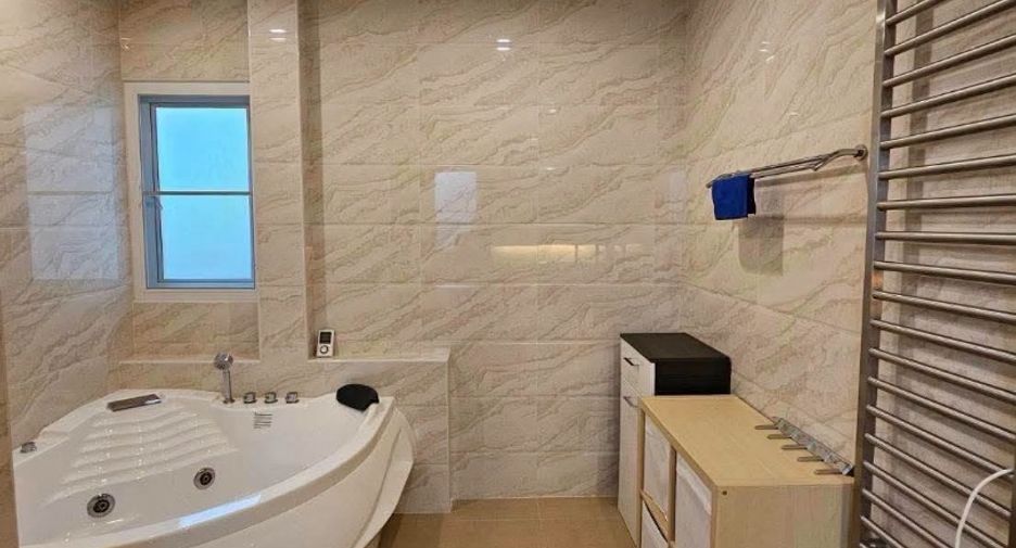 For rent 3 bedrooms house in Huay Yai, Pattaya