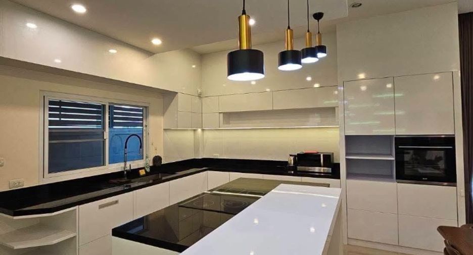 For rent 3 bedrooms house in Huay Yai, Pattaya