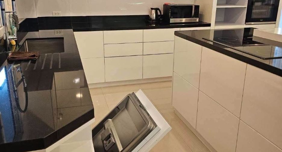 For rent 3 bedrooms house in Huay Yai, Pattaya