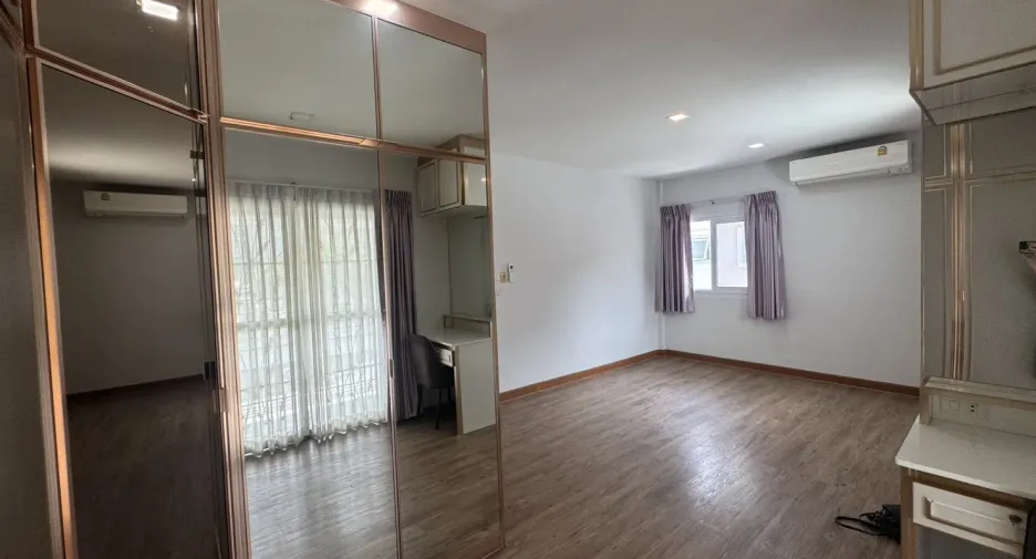 出租 3 卧室 独立屋 在 Chatuchak, 曼谷