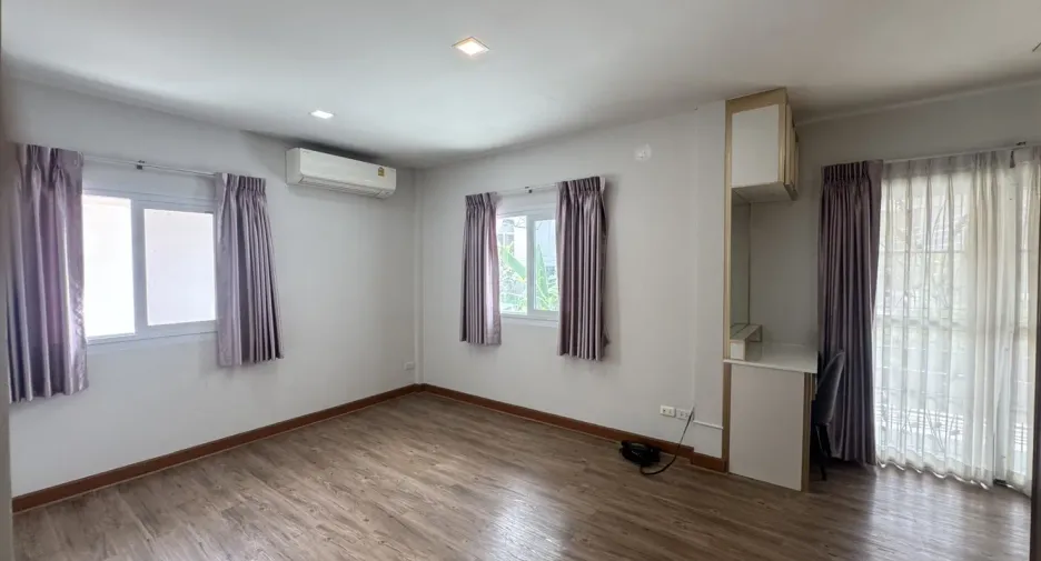 出租 3 卧室 独立屋 在 Chatuchak, 曼谷