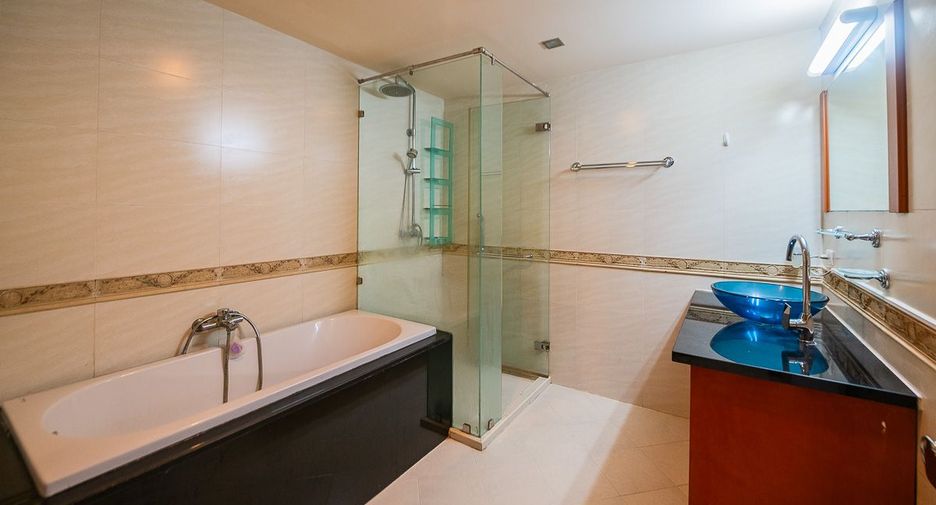 For rent 2 bedrooms condo in Bang Lamung, Chonburi