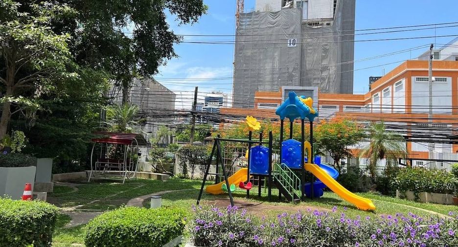 For rent 5 bedrooms condo in Watthana, Bangkok